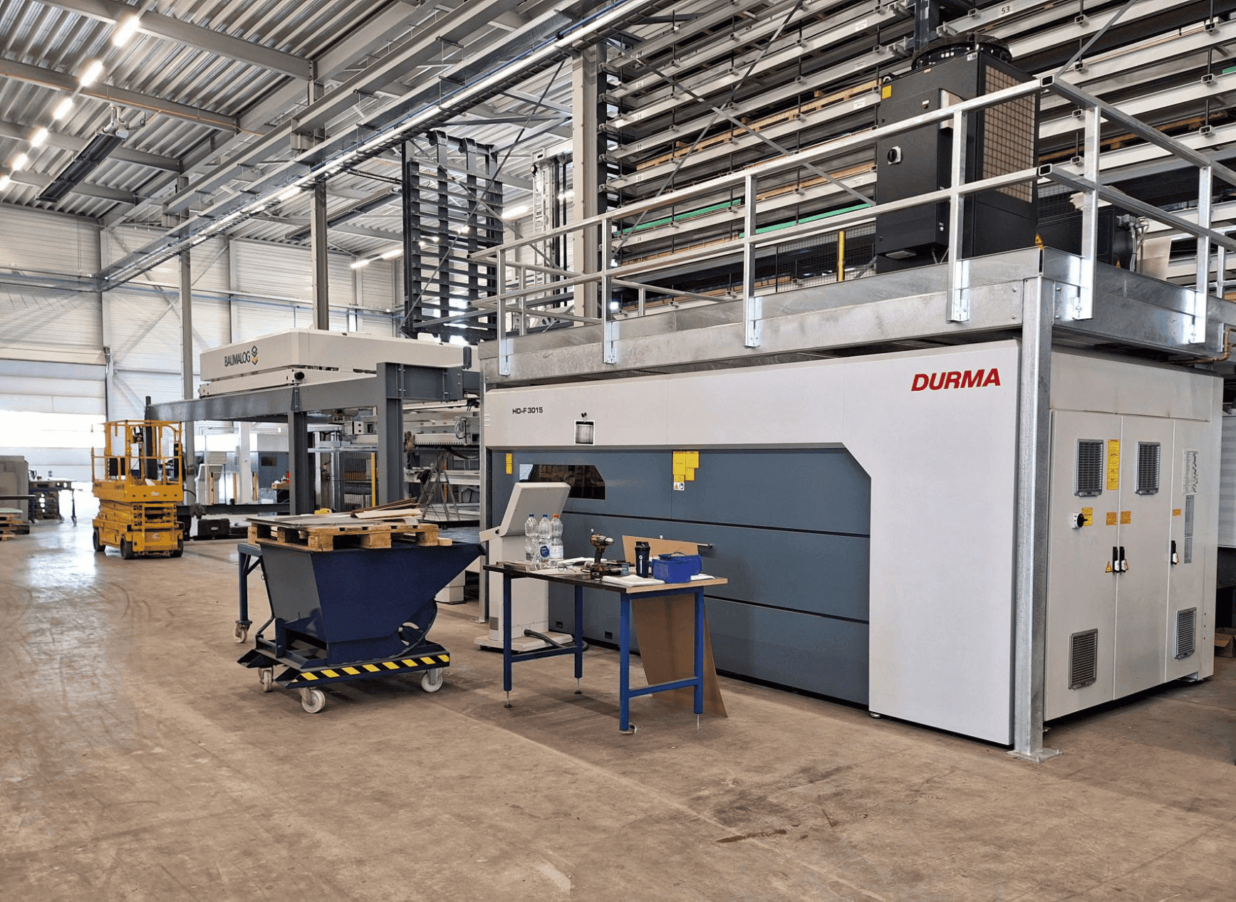 Durma laser cutting machine with integrated automated magazine